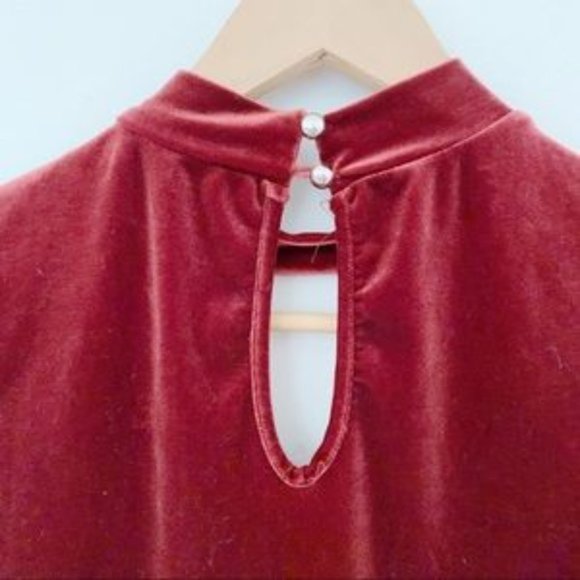 {SOLD} MODCLOTH | Vintage Red Velvet Long Sleeve Keyhole Bodysuit - Picture 5 of 7